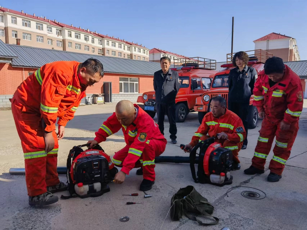 5.27伊爾施林場(chǎng)團(tuán)支部開(kāi)展“安全技能 崗位練兵”活動(dòng).jpg 5.27伊爾施林場(chǎng)團(tuán)支部開(kāi)展“安全技能 崗位練兵”活動(dòng).jpg
