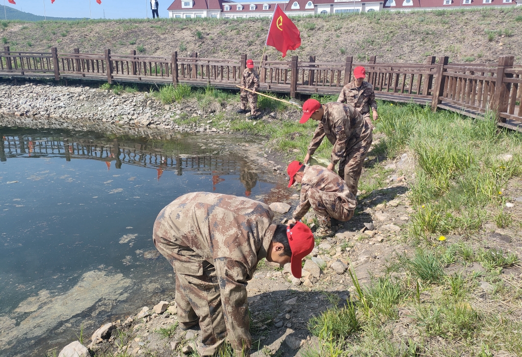 6.4應(yīng)急事務(wù)處團(tuán)支部開(kāi)展“‘河’我一起 守護(hù)美麗林區(qū)”志愿服務(wù)活動(dòng) (1).jpg 6.4應(yīng)急事務(wù)處團(tuán)支部開(kāi)展“‘河’我一起 守護(hù)美麗林區(qū)”志愿服務(wù)活動(dòng) (1).jpg