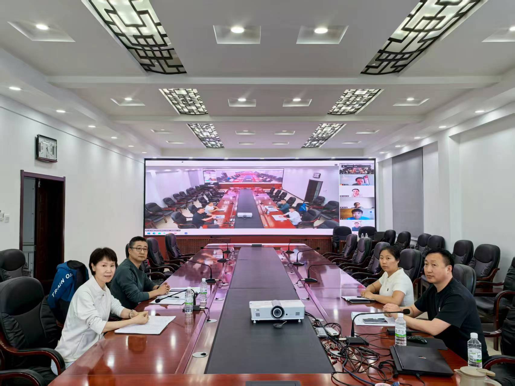 規(guī)劃設(shè)計(jì)室黨支部召開深入貫徹中央八項(xiàng)規(guī)定精神學(xué)習(xí)教育總結(jié)會(huì)